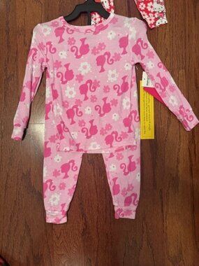 NWT LITTLE GIRLS BARBIE PAJAMAS PJS, SIZE 4T